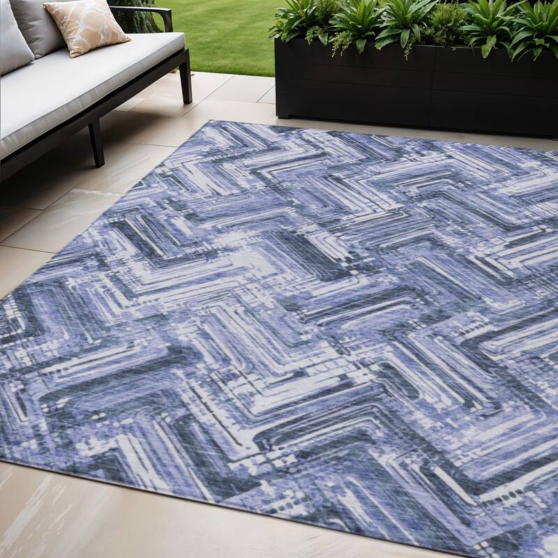 HomeRoots Geometric Transitional Rectangle Outdoor Rug - 5' X 8'
