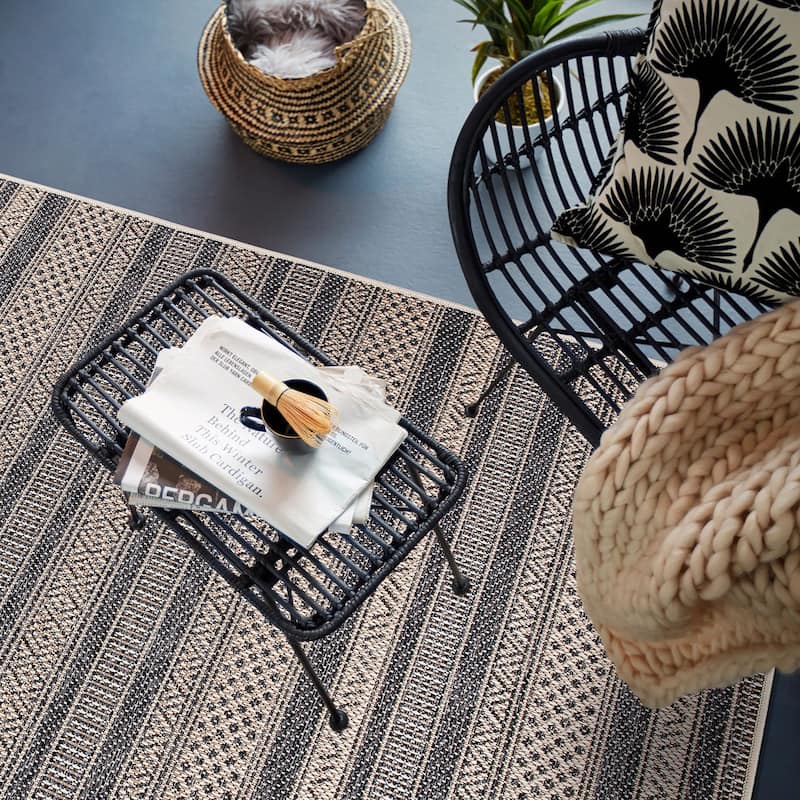 Contemporary Geometric Indoor/Outdoor Area Rug