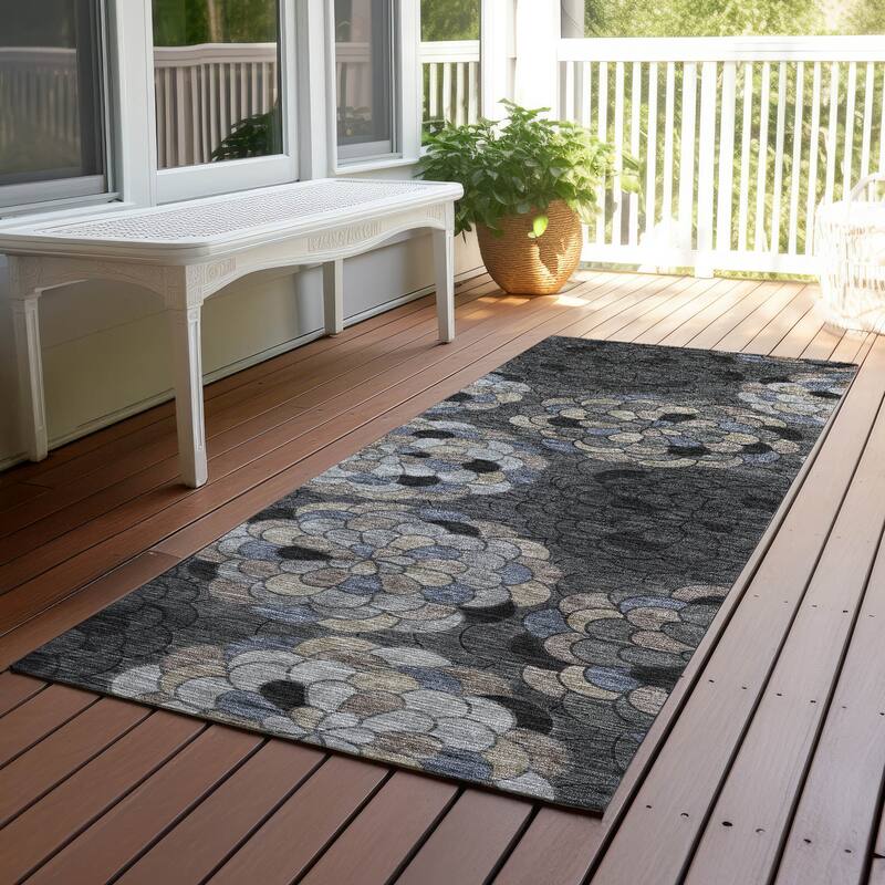 Machine Washable Indoor/ Outdoor Mosaic Cluster Chantille Rug - Black - 2'3" x 7'6"