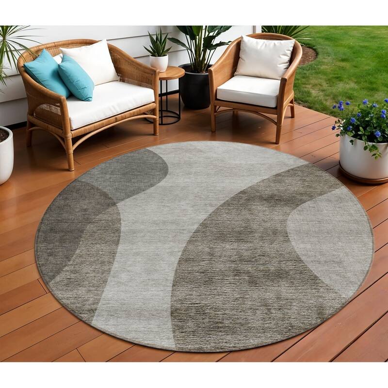 HomeRoots Abstract Transitional Rectangle Outdoor Rug - 8' Round
