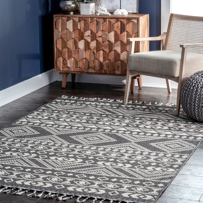 Nuloom Southwestern Striped Tribal Pierce Area Rug - 5' x 8' - Grey - Rectangle