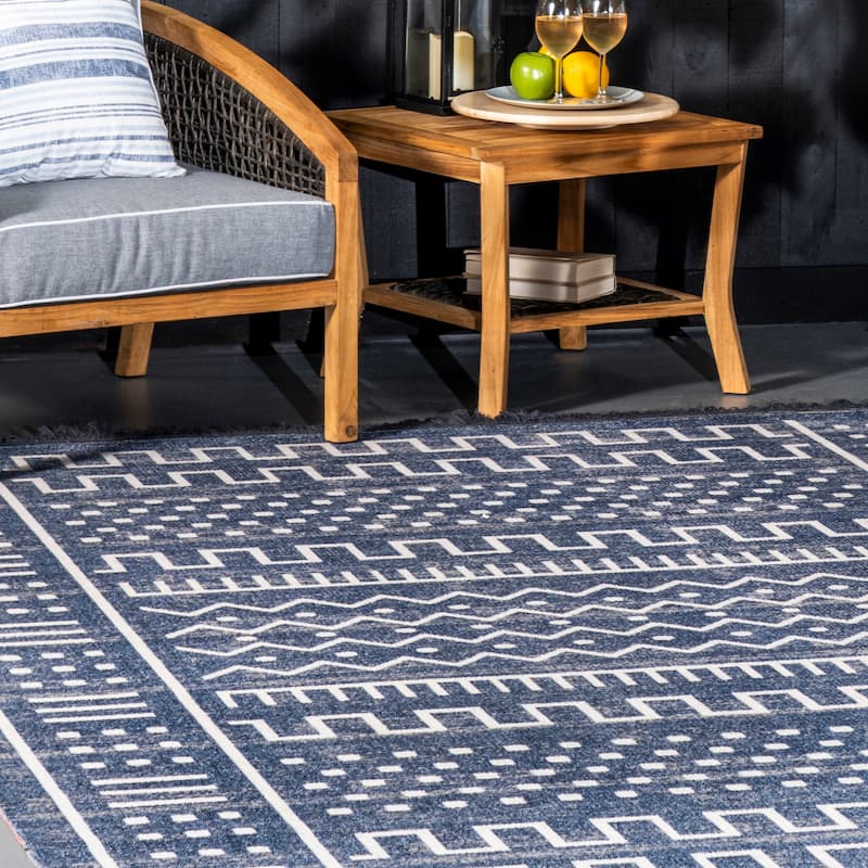 Nuloom Outdoor Tribal Cora Area Rug
