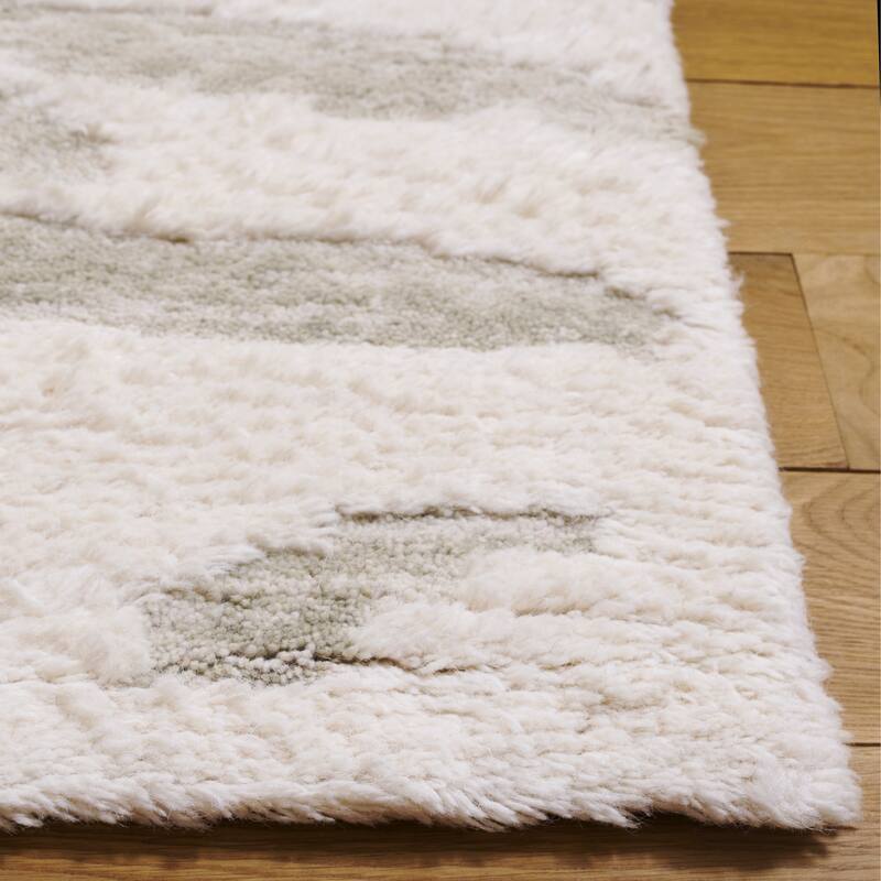 SAFAVIEH Handmade Casablanca Shag Reintraud Wool High-Low Pile Rug