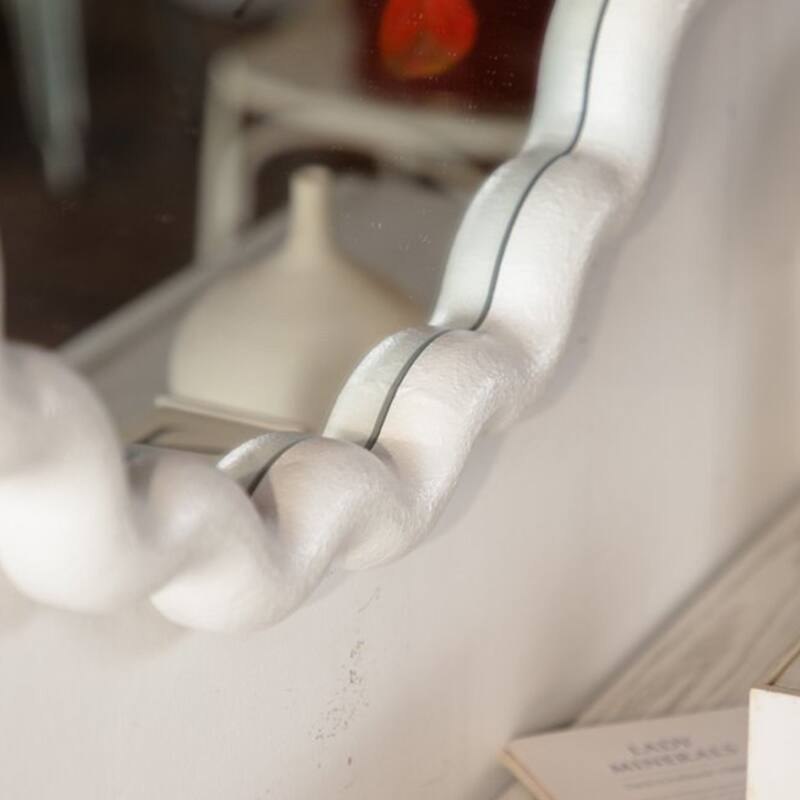 White Scalloped Round Wall Mirror, Wavy Frame for Living Room/Bedroom/Bathroom Decor - Cream White