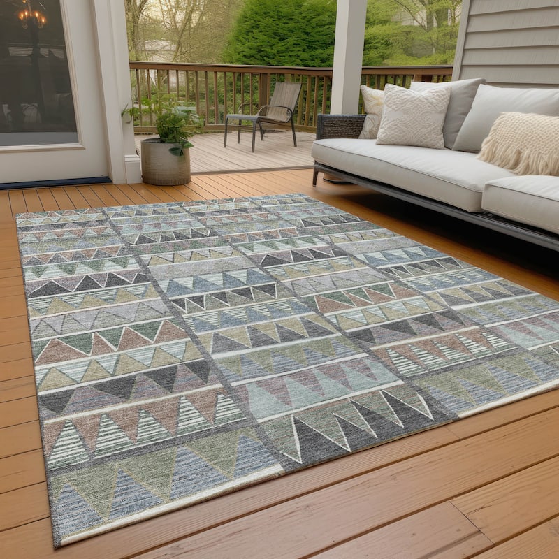 Machine Washable Indoor/Outdoor Casual Pennant Chantille Rug - Gray - 9' x 12'