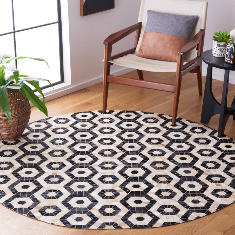 SAFAVIEH Handmade Studio Leather Alesha Mid-Century Modern Rug - 6' Round - Black/Beige