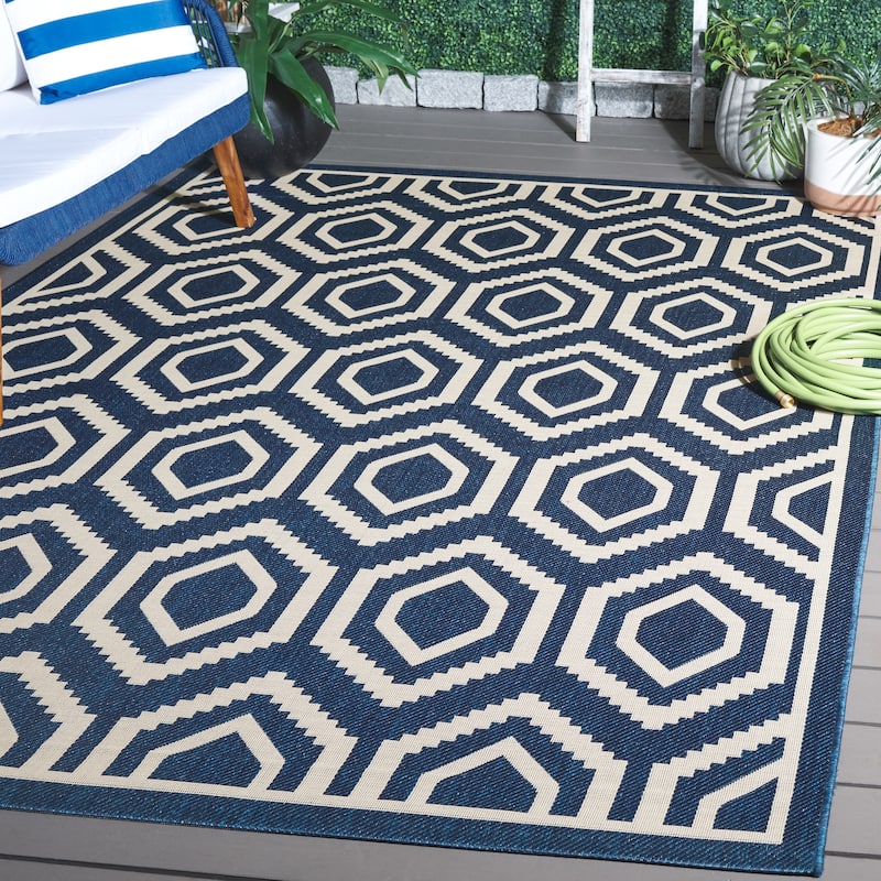 SAFAVIEH Courtyard Carolee Indoor/ Outdoor Patio Backyard Rug