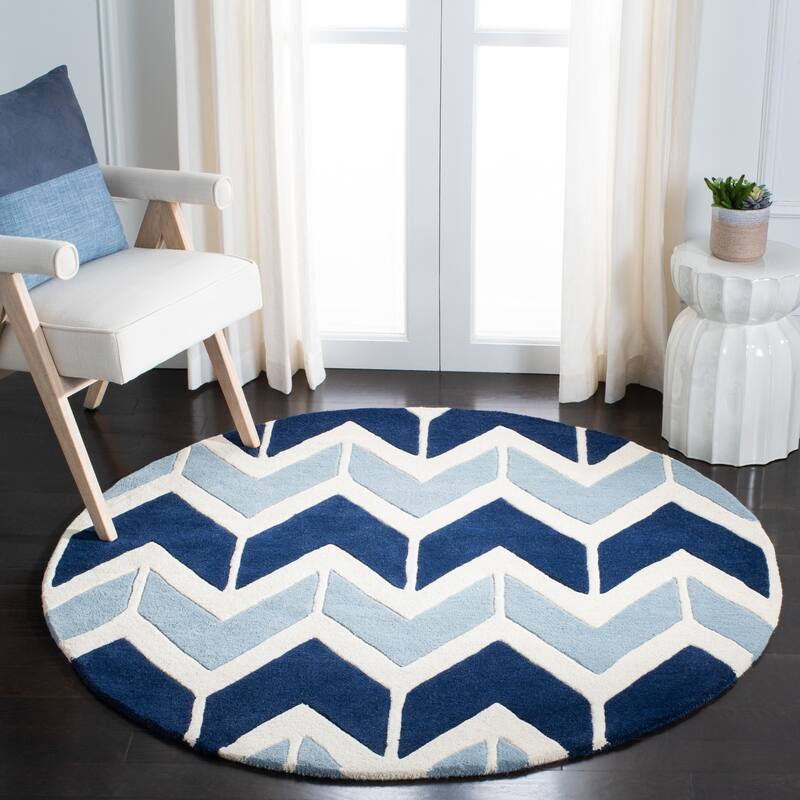 SAFAVIEH Handmade Chatham Elizabeta Modern Wool Rug - 5' Round - Dark Blue/Light Blue