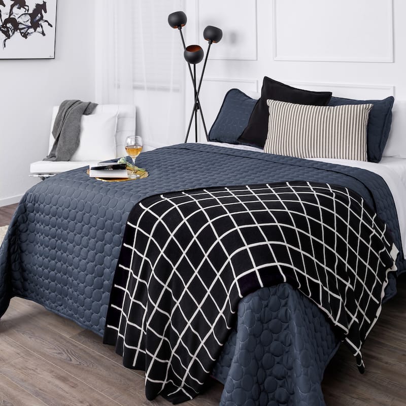 Vilano Ultra-Soft Lightweight 3-piece Quilt and Sham Set