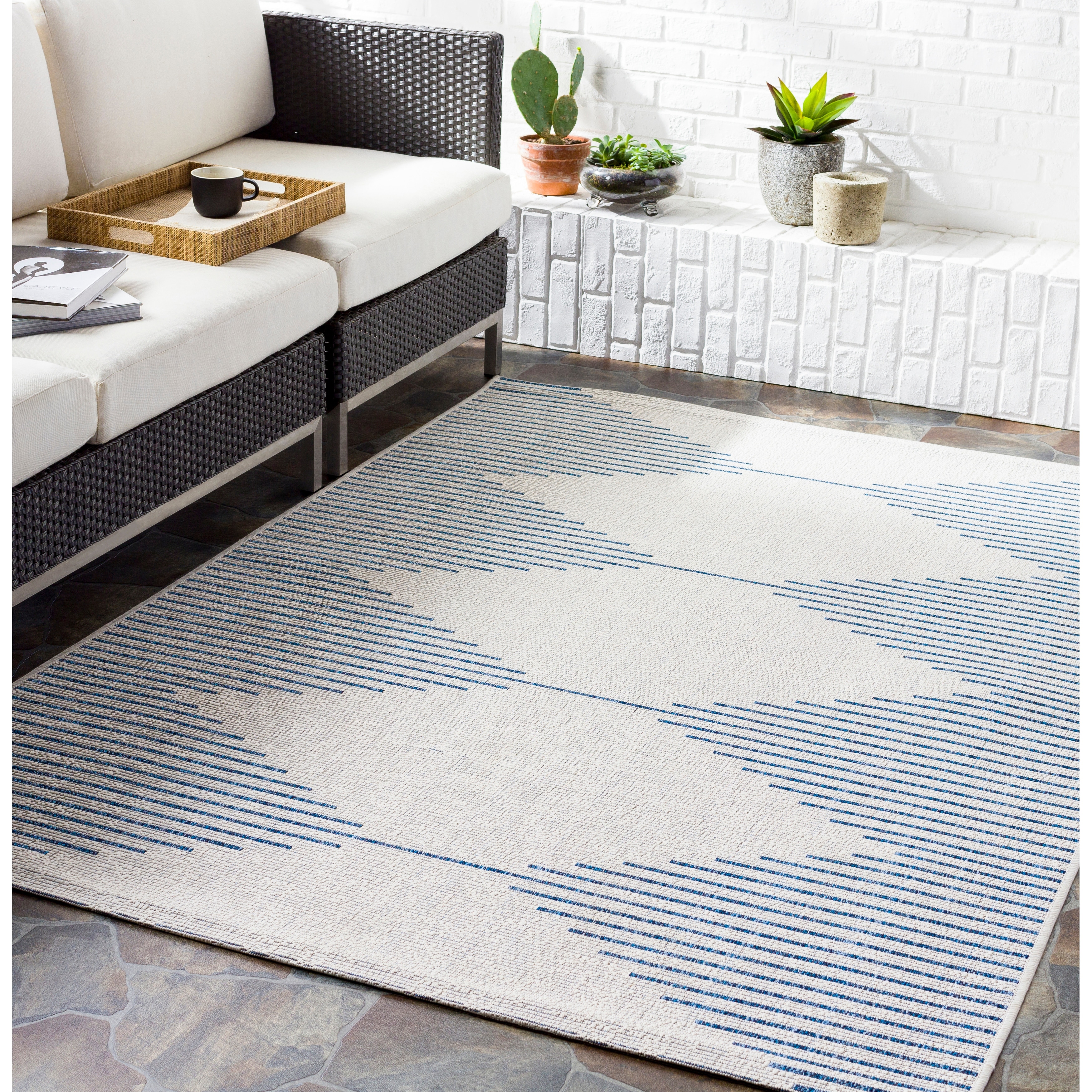 Livabliss Vivianne Modern Geometric Indoor/ Outdoor Area Rug