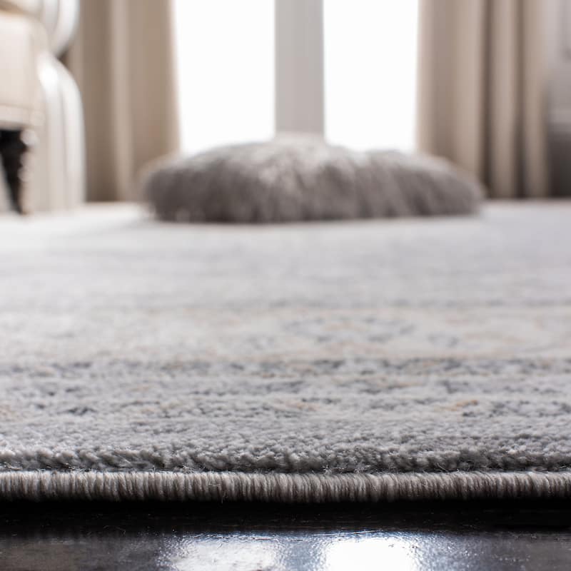 SAFAVIEH Isabella Anastasiia Traditional Oriental Rug - Grey/Cream - 5' 3" x 7' 6"