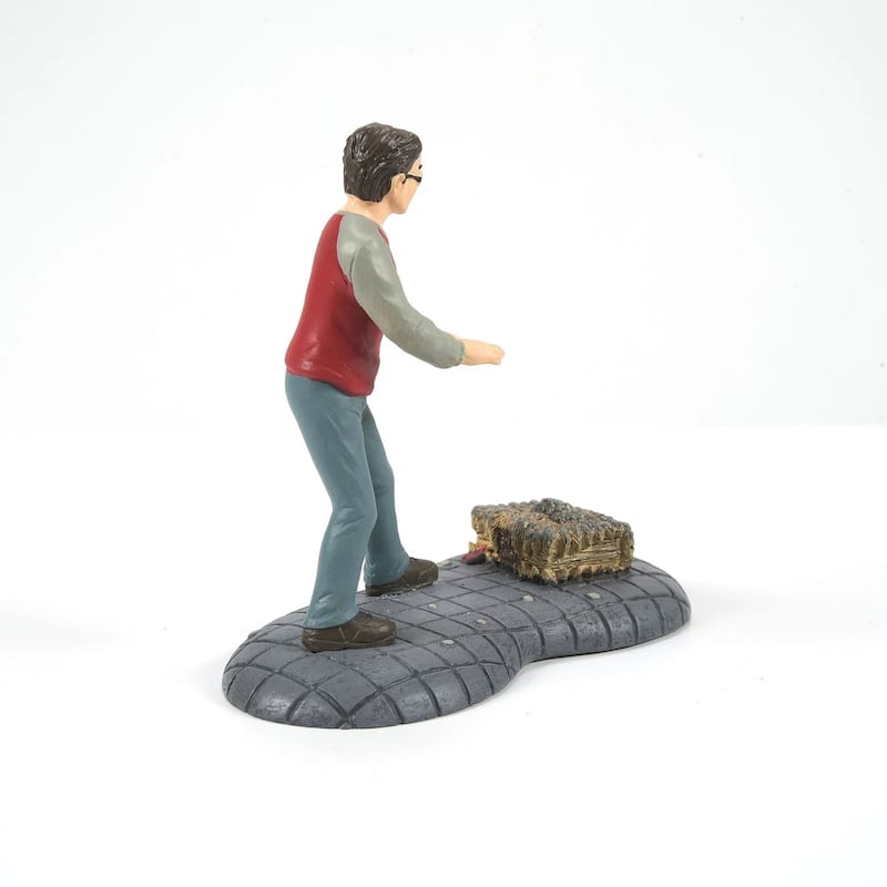 Department 56 Harry Potter Village - Harry & His Monster Book - 6010456