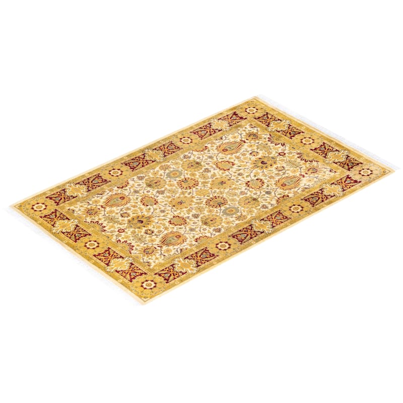 Overton Handknotted Wool Traditional Oriental Ivory Area Rug - 4' x 6'