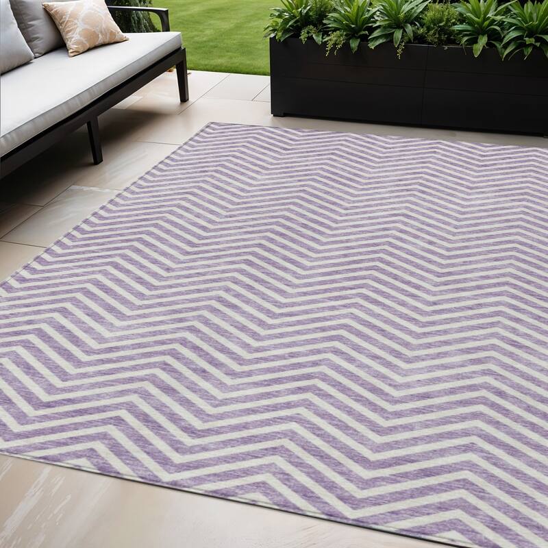 HomeRoots Chevron Transitional Rectangle Outdoor Rug - 5' X 8'
