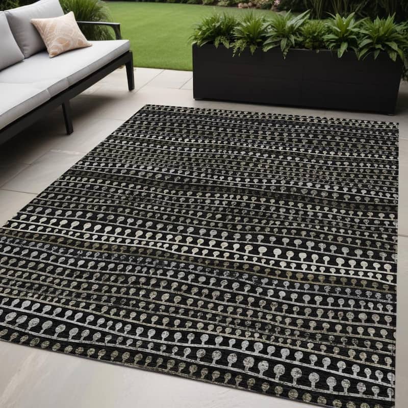 HomeRoots Striped Transitional Rectangle Outdoor Rug - 5' X 8'