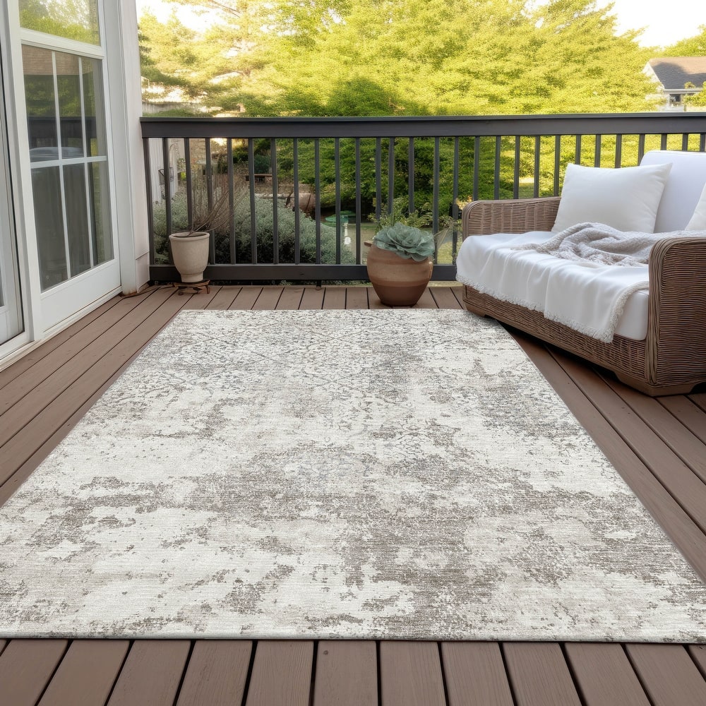 Machine Washable Indoor/ Outdoor Chantille Distressed Traditional Rug
