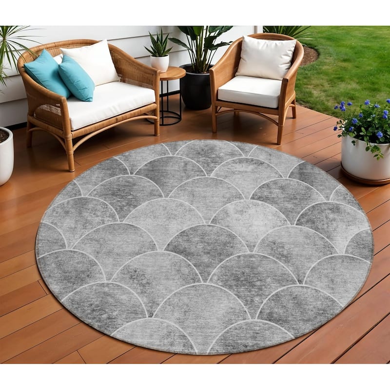 HomeRoots Abstract Transitional Rectangle Outdoor Rug - 8' Round