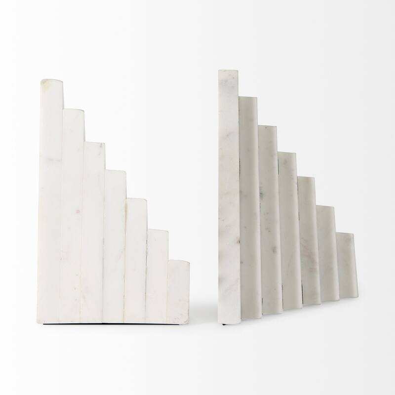 HomeRoots Set of Two 9" White Polyresin Decorative Bookends - 9.25" H x 5.25" W x 7" D