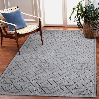 Liora Manne Carmel Pyramid Indoor/Outdoor Rug