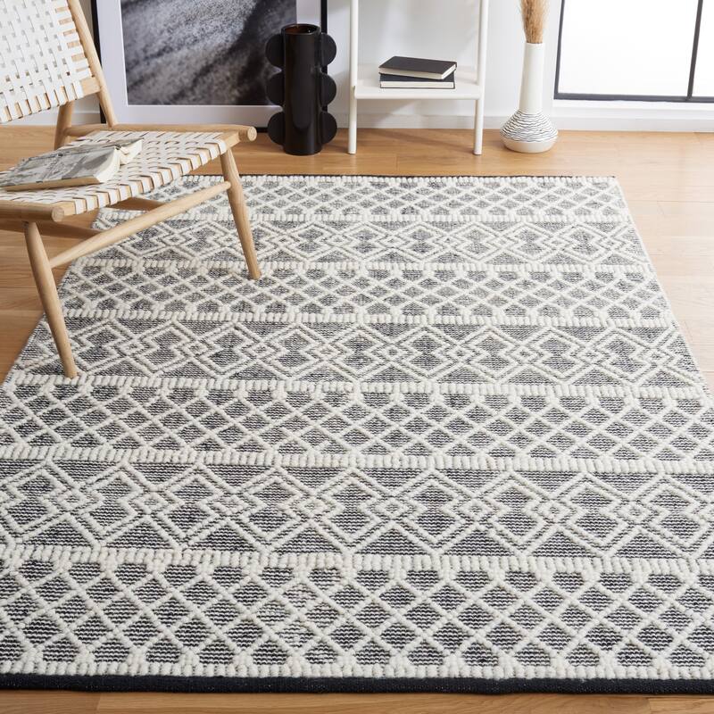 SAFAVIEH Handmade Natura Zusi Boho Wool Rug - 8' x 10' - Ivory/Black