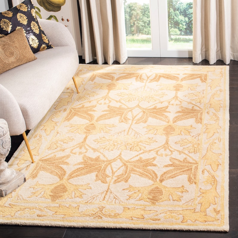 SAFAVIEH Handmade Anatolia Sevinj Traditional Oriental Wool Rug - 6' x 9' - Beige/Gold
