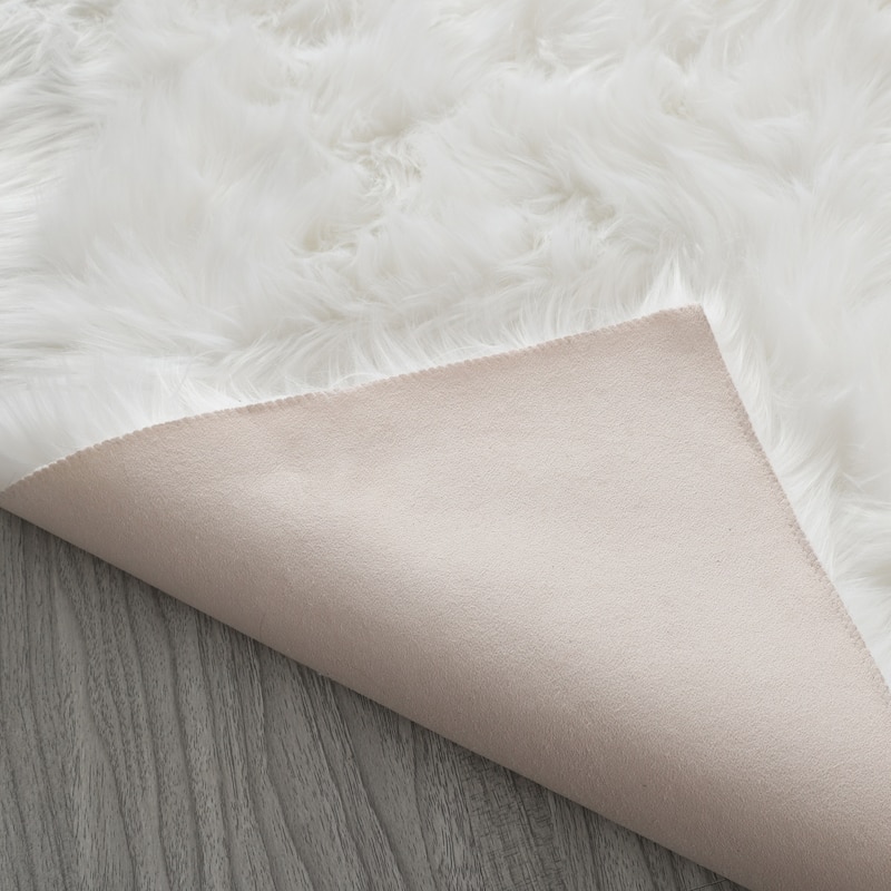 60 in L Ultra Soft Fluffy Faux Fur Sheepskin Area Rug - 3'6"