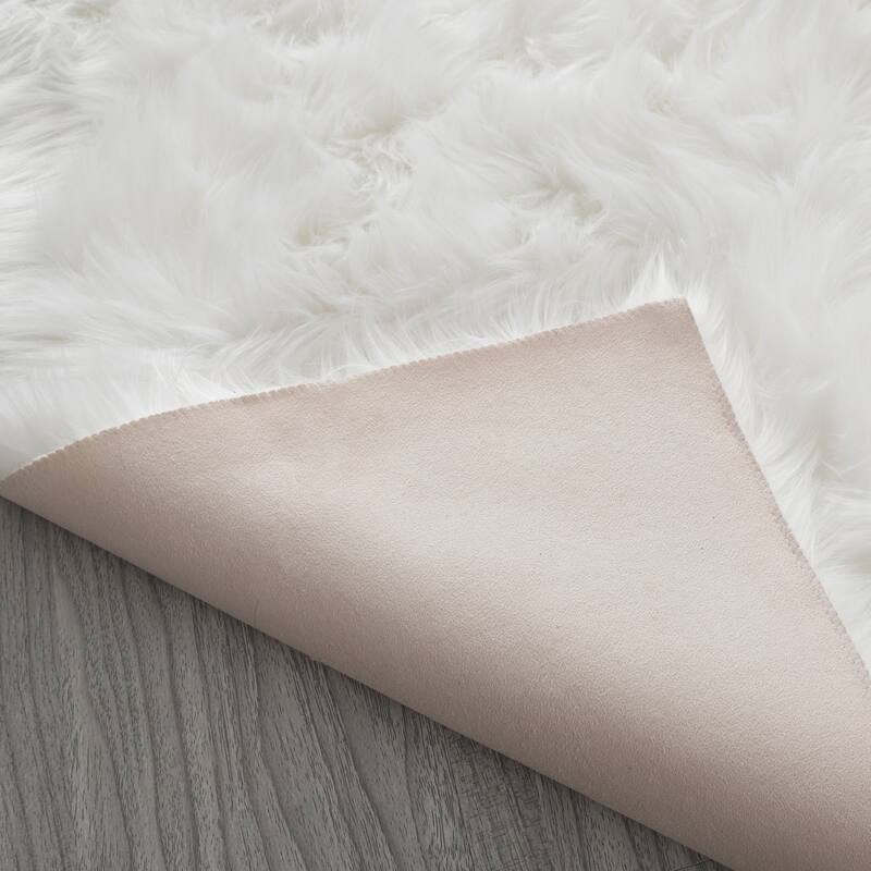 84 in L Ultra Soft Fluffy Faux Fur Sheepskin Area Rug - 6' x 7'