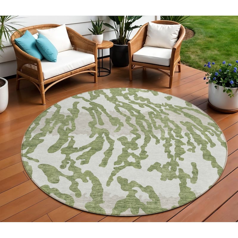 HomeRoots Animal Print Transitional Rectangle Outdoor Rug - 8' Round