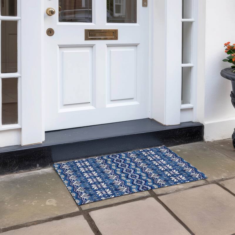 Machine Washable Indoor/ Outdoor Chantille Mosaic Global Rug - Navy - 1'8" x 2'6"
