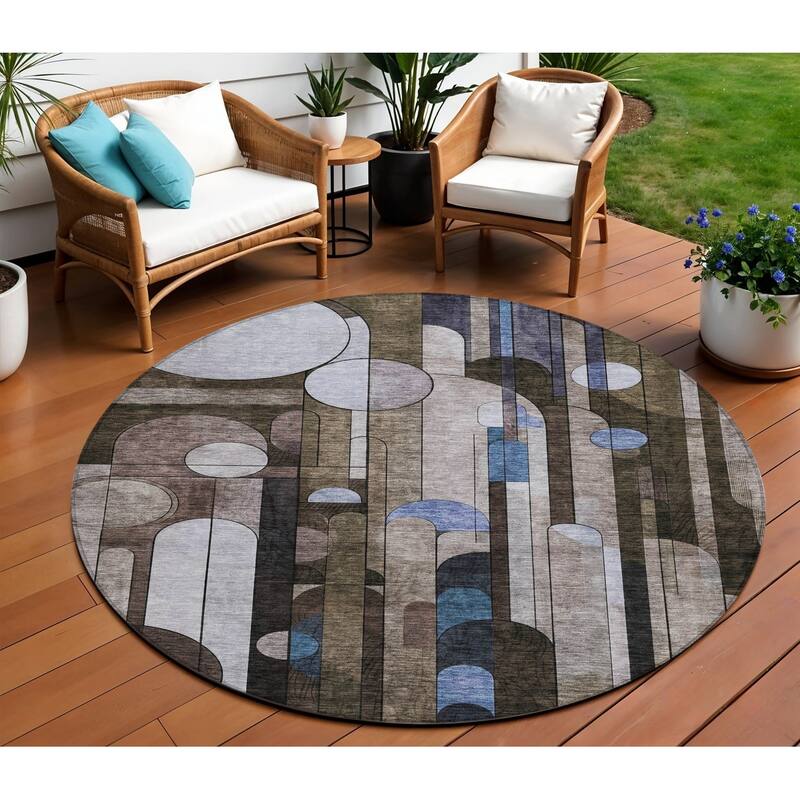 HomeRoots Geometric Transitional Rectangle Outdoor Rug - 8' Round