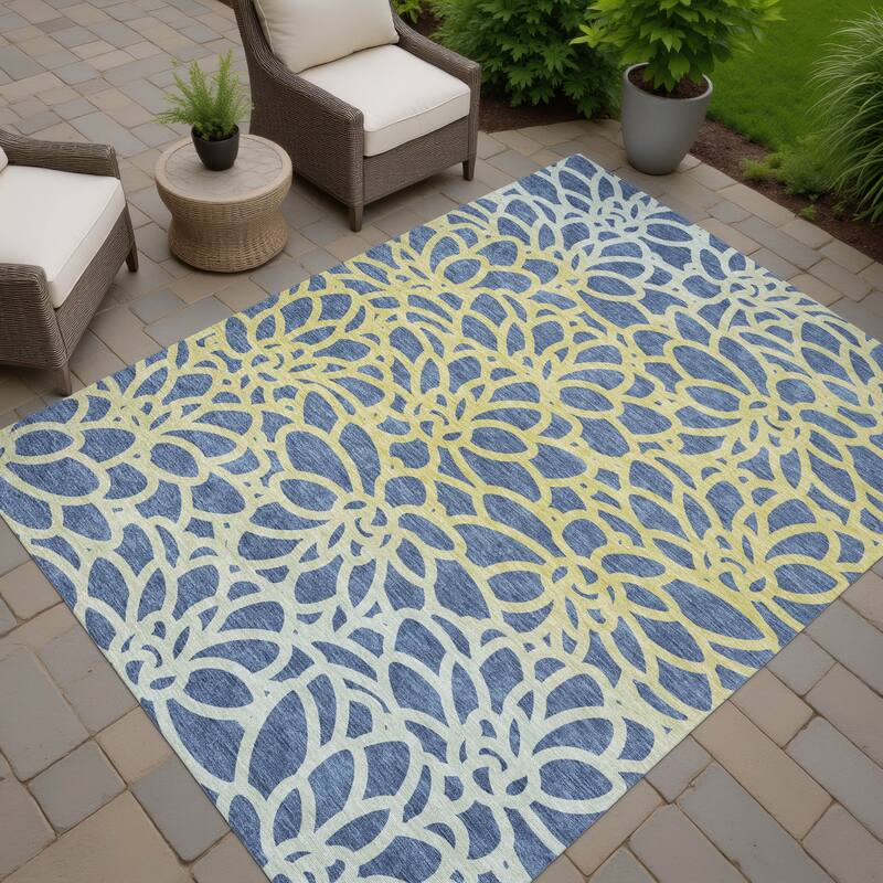 Machine Washable Indoor/ Outdoor Floral Craze Chantille Rug