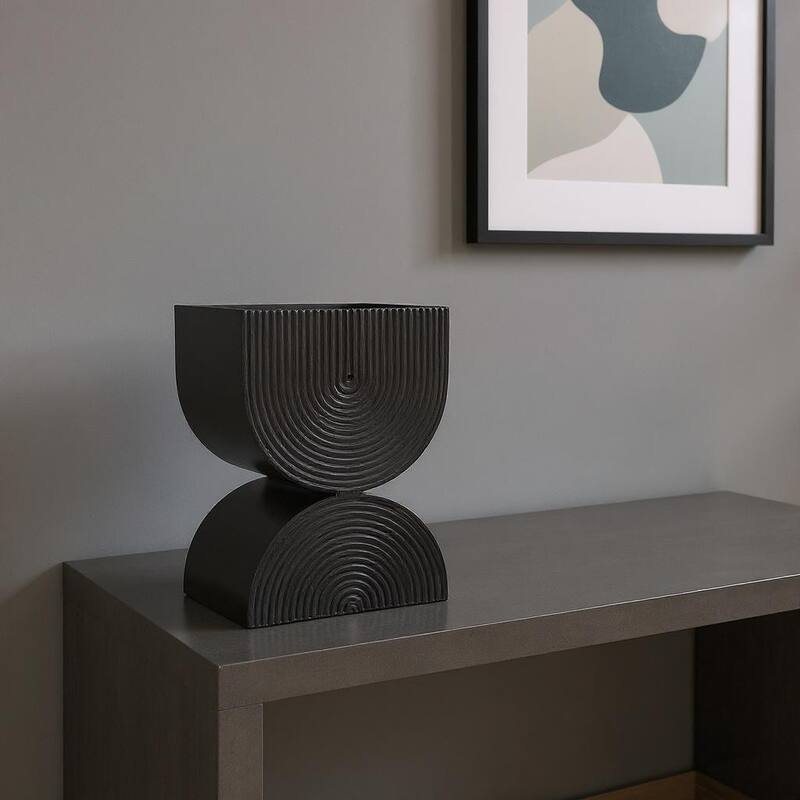 HomeRoots Set of Two Black Metal 20 Ounce Pot Planters - 7.09 in. x 12.20 in. x 9.45 in. - Black - 7.09 in. x 12.20 in.  x 9.45 in.