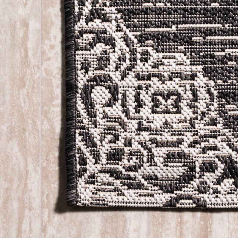 JONATHAN Y Arabesque Ornate Medallions Indoor/Outdoor Area Rug