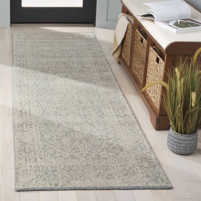 SAFAVIEH Hand-Loomed Maharaja Ludwika Traditional Viscose Rug - 2'3" x 8' Runner - Grey
