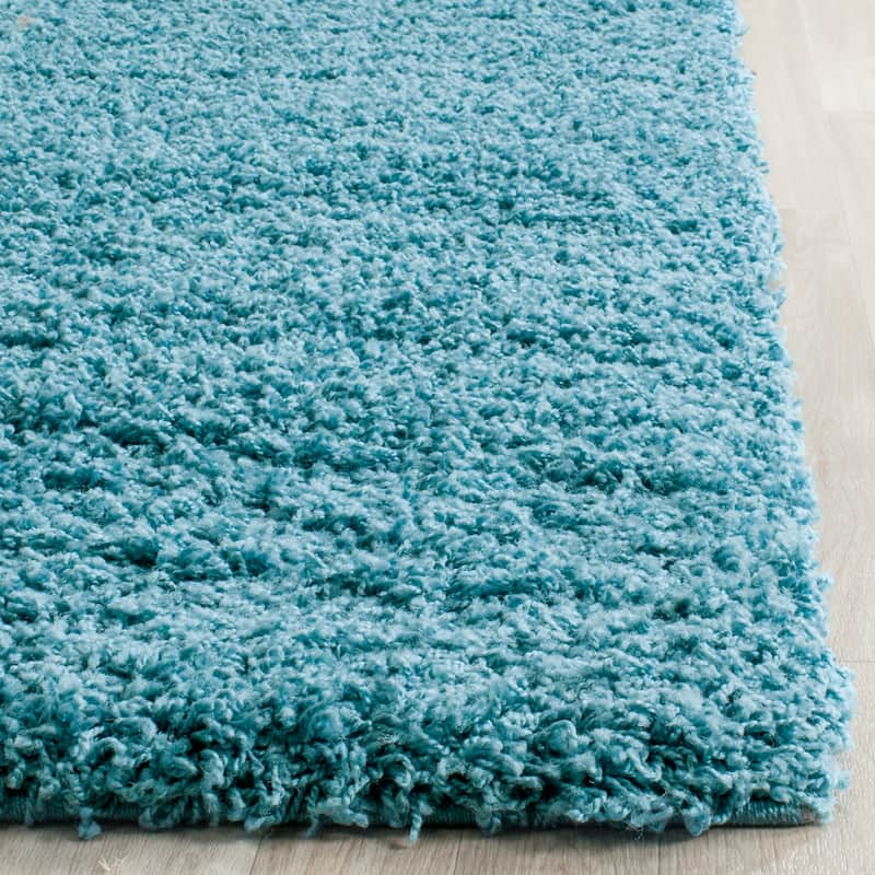 SAFAVIEH Laguna Shag Verdiana Solid Color 2-inch Thick Rug.
