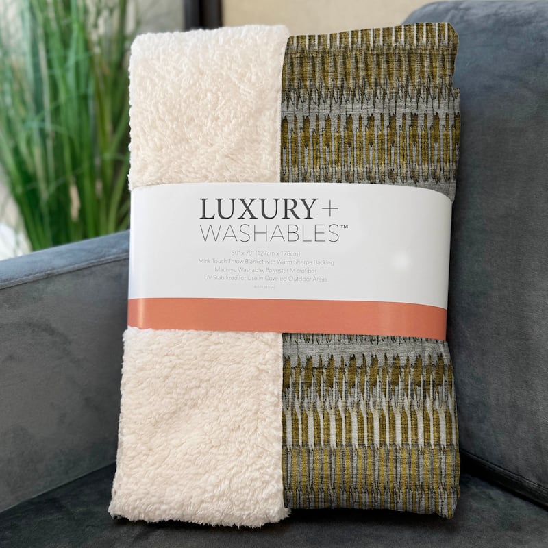 Premium Machine Washable Geo Stripes Sherpa Throw Blanket