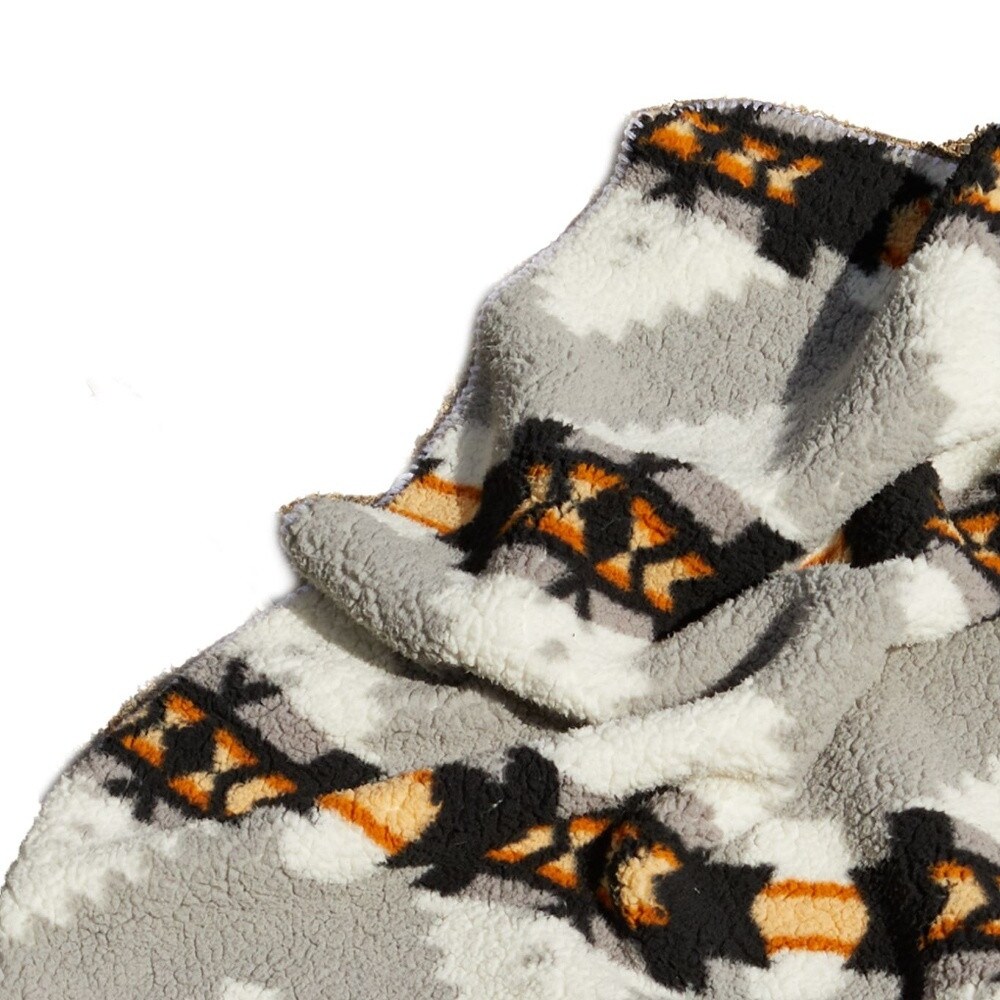 Gray Knitted Sherpa Geometric Reversable Throw Gray Knitted Sherpa Geometric Reversable Throw