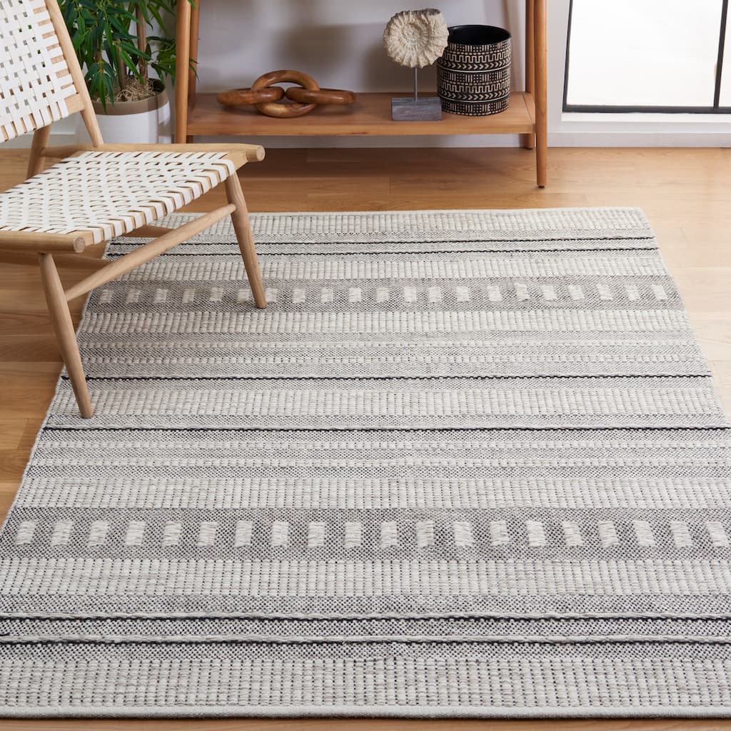 SAFAVIEH Handmade Natura Crispina Wool Rug