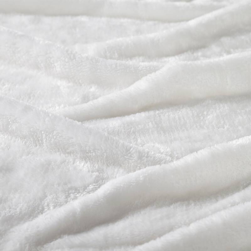 Blue Nile Mills Classic Plush Solid Ultra-Soft Fleece Throw Blanket