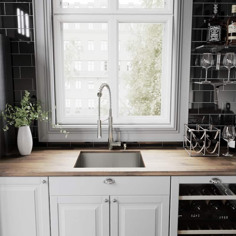 VIGO Laurelton 22" H Single Handle Pull-Down Sprayer Kitchen Faucet