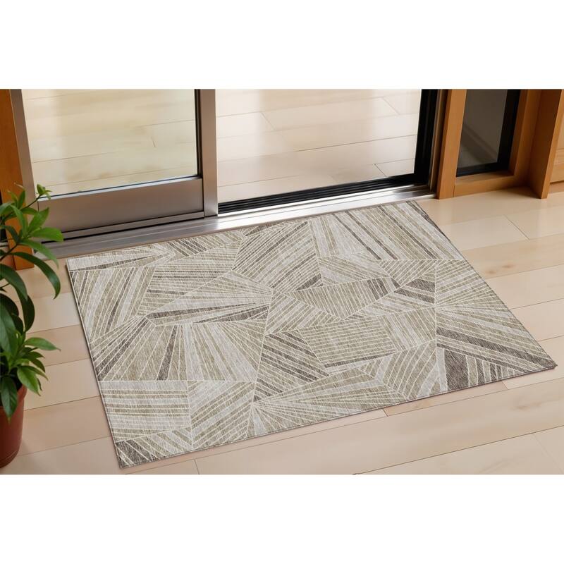 HomeRoots Geometric Transitional Rectangle Outdoor Rug - 3' x 5'