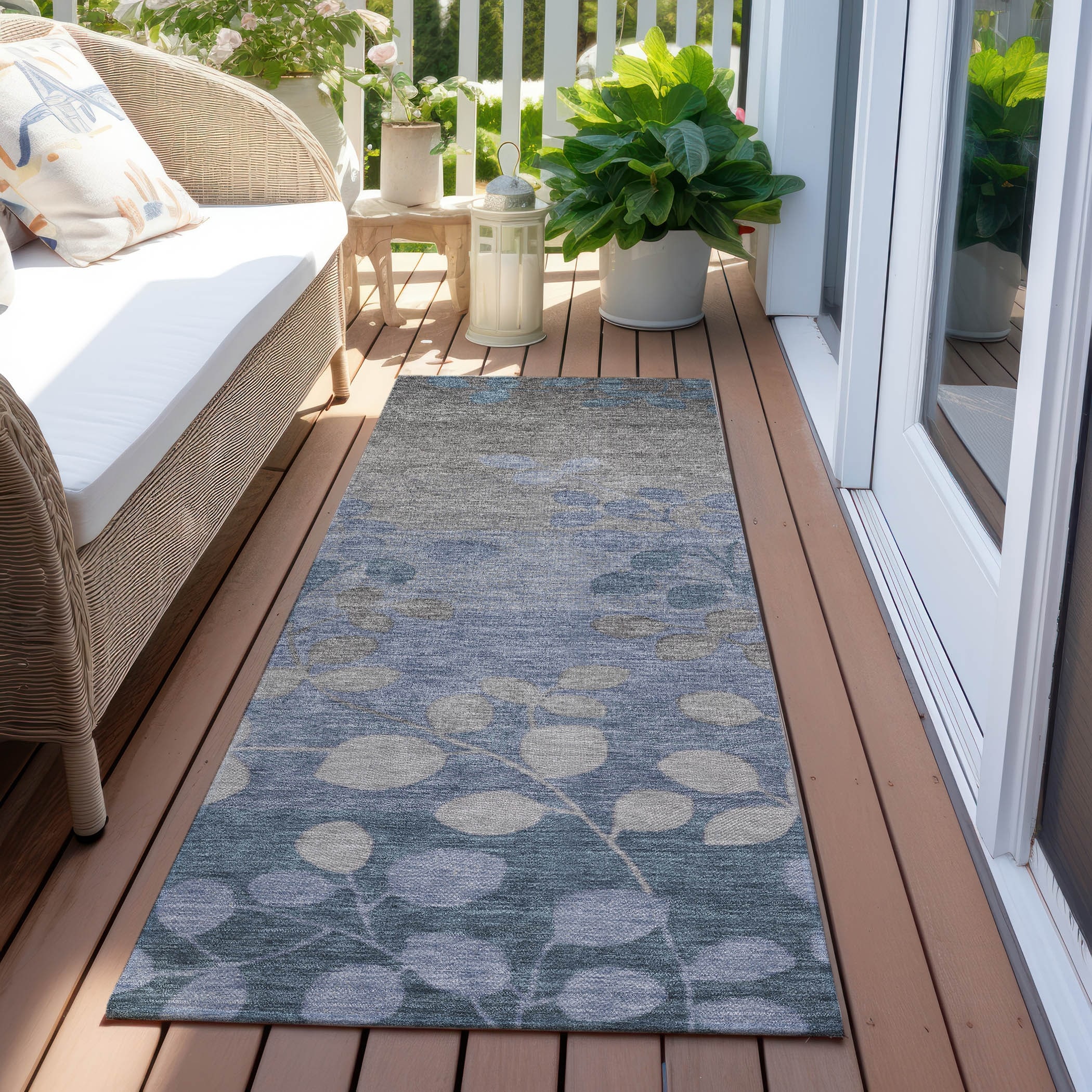 Machine Washable Indoor/ Outdoor Ombre Floral Chantille Rug