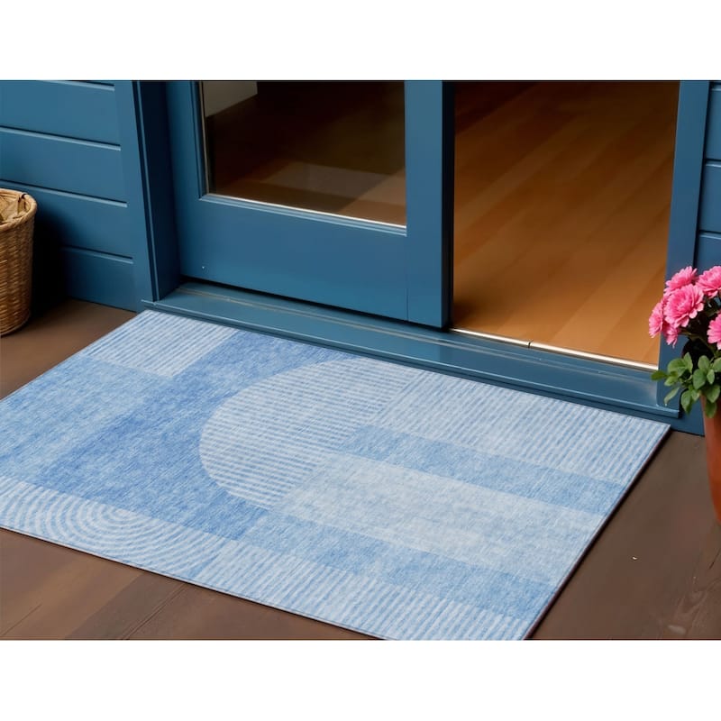 HomeRoots Geometric Transitional Rectangle Outdoor Rug - 3' x 5'