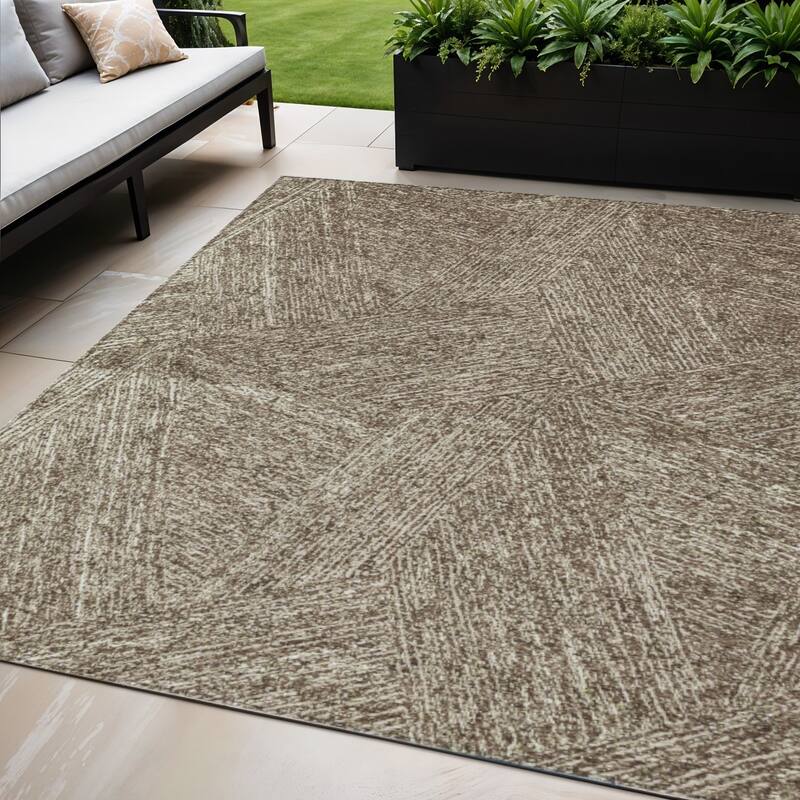 HomeRoots Abstract Transitional Rectangle Outdoor Rug - 5' X 8'