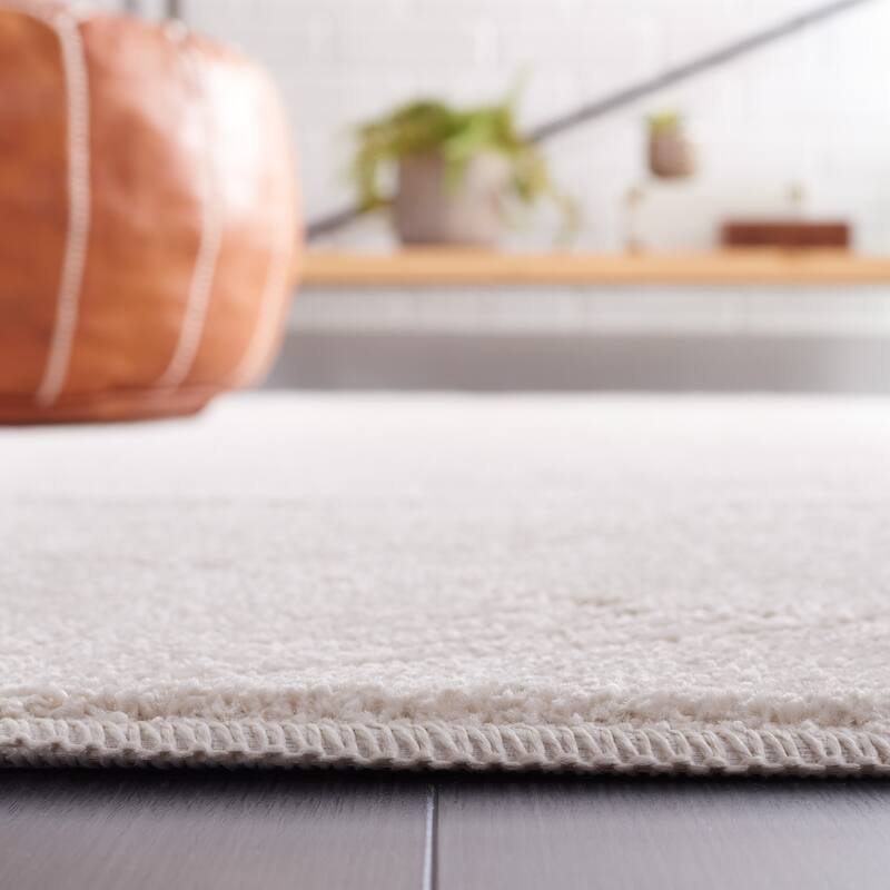 SAFAVIEH Plain and Solid Audra Geometric Rug