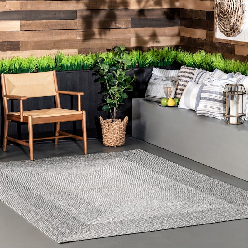 Nuloom Jayda Braided Ombre Indoor/Outdoor Area Rug - 4' x 6' - Light Grey