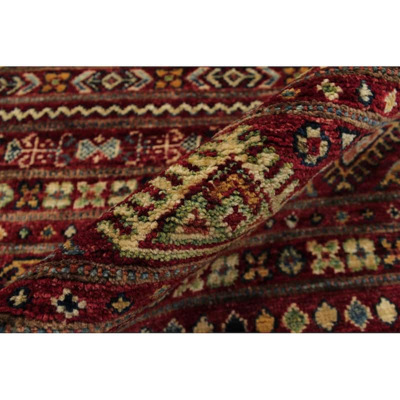 Transitional Khurgeen Delia Red/Green Hand-knotted Wool Rug - 2'8 x 9'4 - 2'7'' x 9'4''