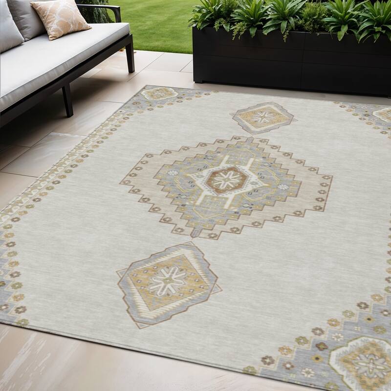 HomeRoots Oriental Traditional Rectangle Outdoor Rug - 5' X 8'