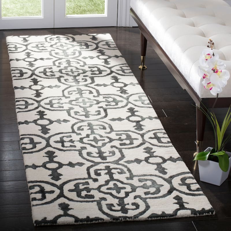 SAFAVIEH Handmade Dip Dye Reintraut Watercolor Vintage Boho Wool - 2' 3" x 6' - Ivory/Charcoal - Runner