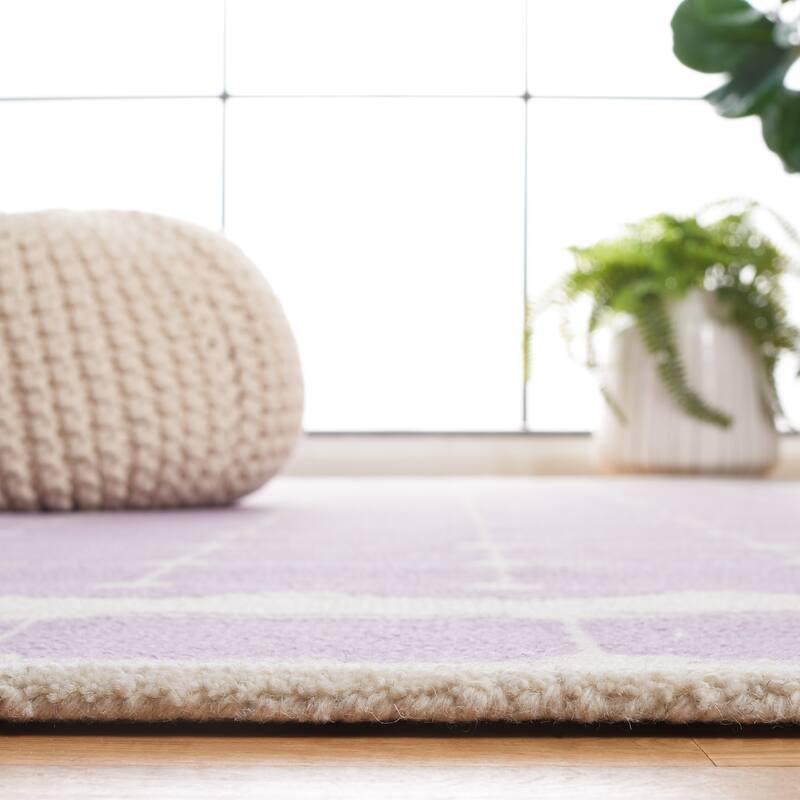 SAFAVIEH Handmade Kids Sijtske Geometric Wool Rug